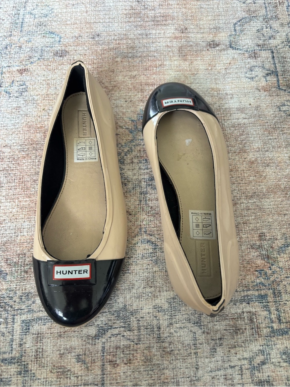 Hunter Two-Tone Beige and Black Cap-Toe Ballet Flats - Picture 12 of 16